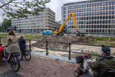 910608 Gezicht op de werkzaamheden ten behoeve van het opnieuw aanleggen van de Stadsbuitengracht te Utrecht, ter ...